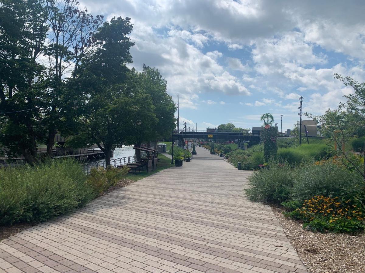 سان جان سور ريشليو Flotel St-Jean-Sur-Richelieu المظهر الخارجي الصورة