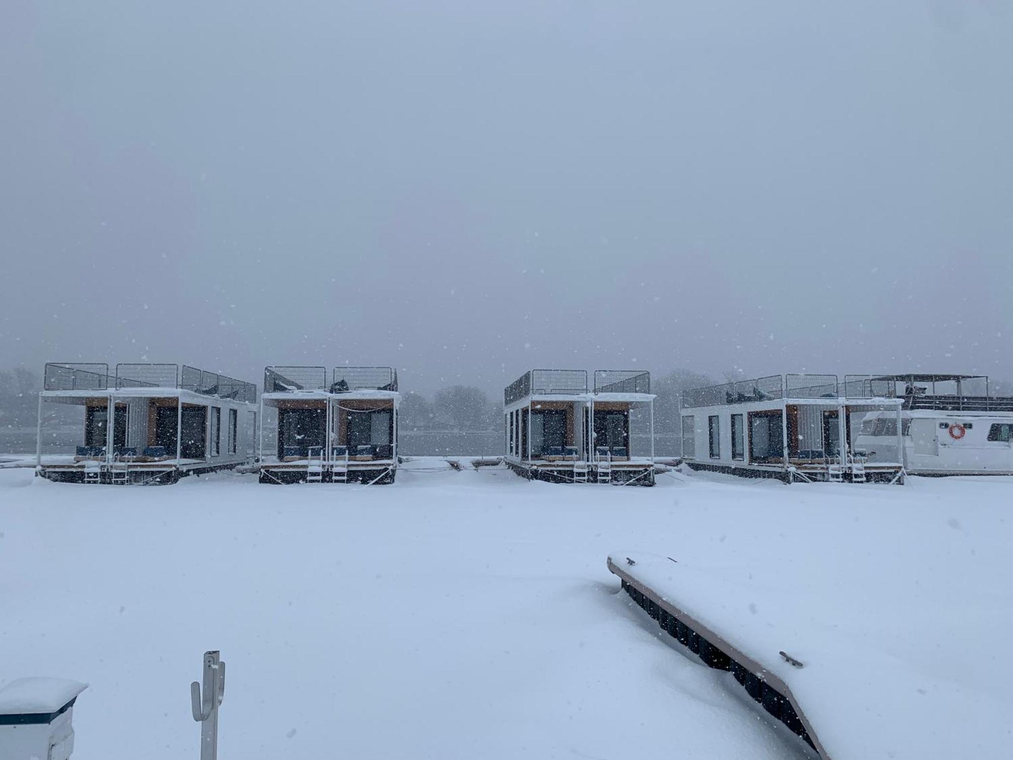 سان جان سور ريشليو Flotel St-Jean-Sur-Richelieu المظهر الخارجي الصورة